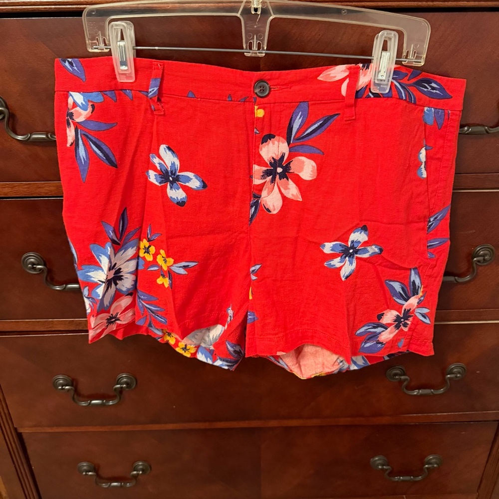 Old Navy Red Floral Women's Shorts